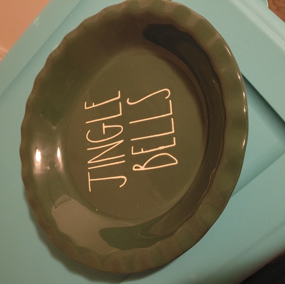 Rae Dunn Jingle Bells Pie Plate - Picture 1 of 2
